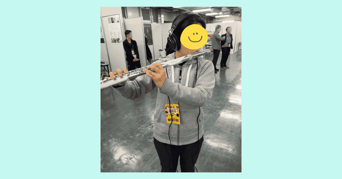 Shuko playing the Aerophone Brisa